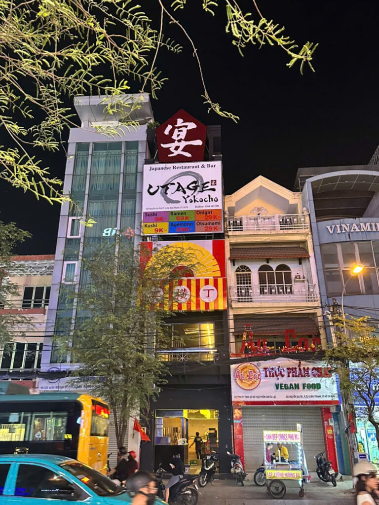 Bảng hiệu nhà hàng Sushi Nhật tại Nguyễn Gia Trí -Bình Thạnh