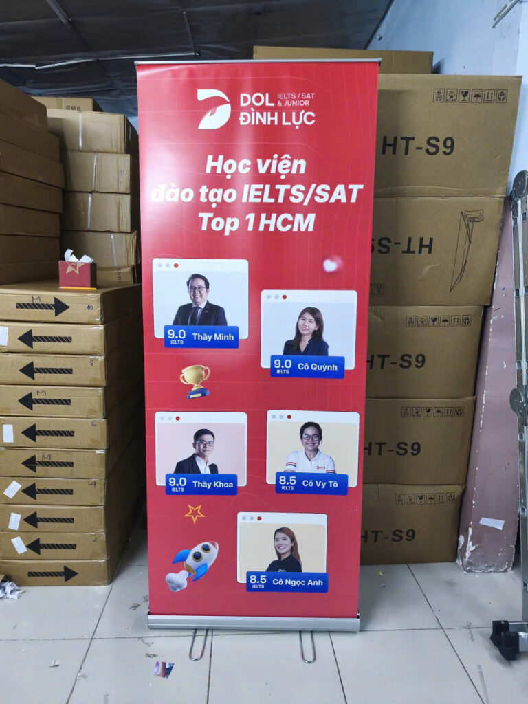 Standee chân cuộn bền đẹp