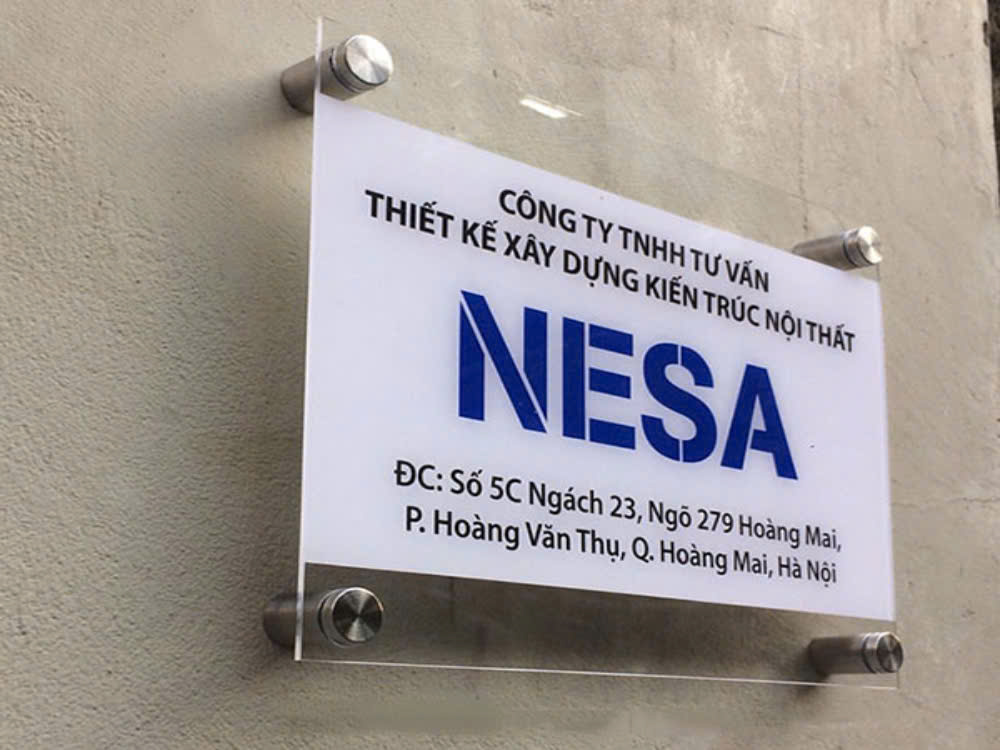 Gia công bảng tên văn phòng mica lắp đặt ốc kính giá rẻ theo yêu cầu